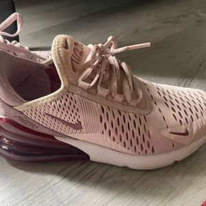 ⭐️SOLD⭐️ Nike Air Max 270 Sneaker